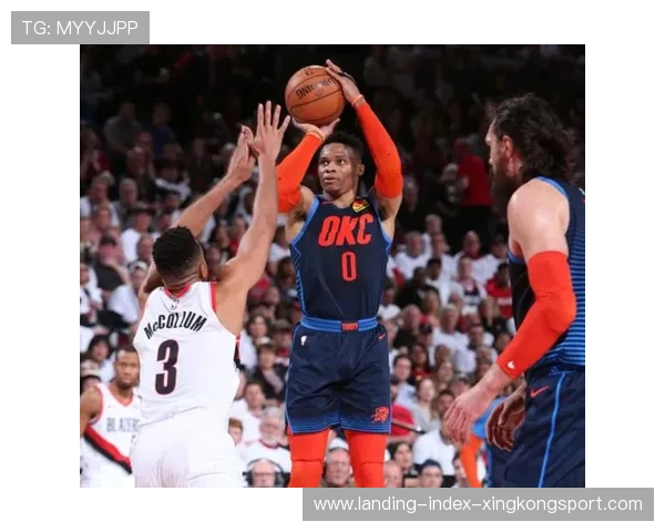 利拉德刚过中线，防守已经紧张