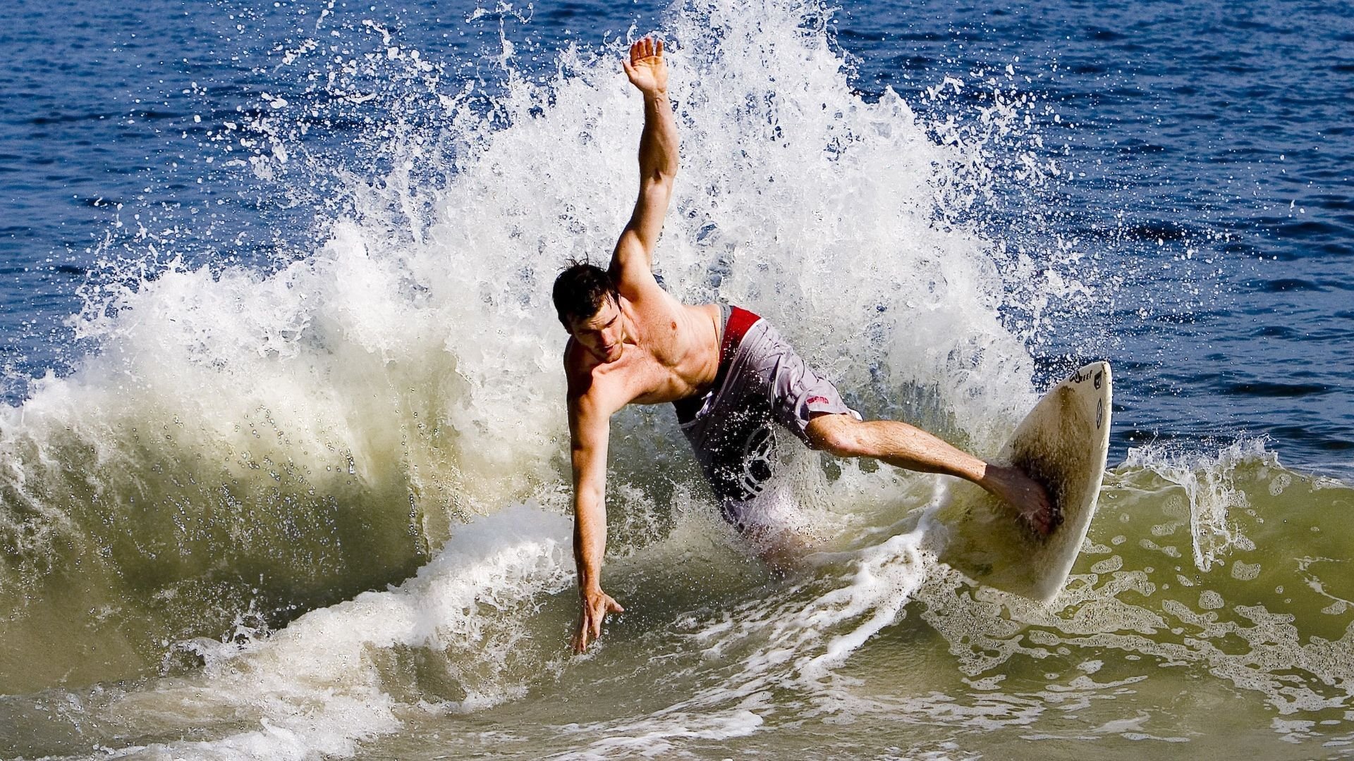 足协杯决赛 门将点球大战连扑三球成英雄